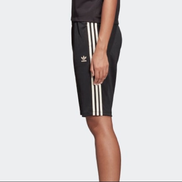 Adidas black shorts with zipper pockets - Picture 5 of 6